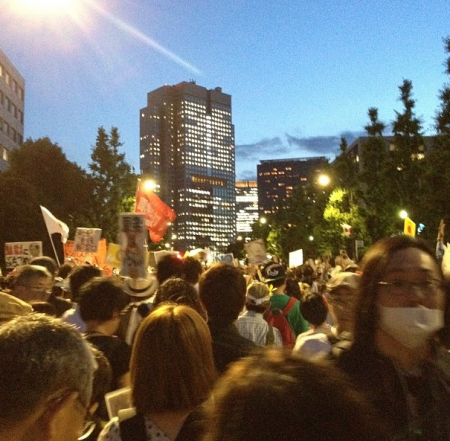 [Photos] Demonstration of 200,000 people occupied official residence55