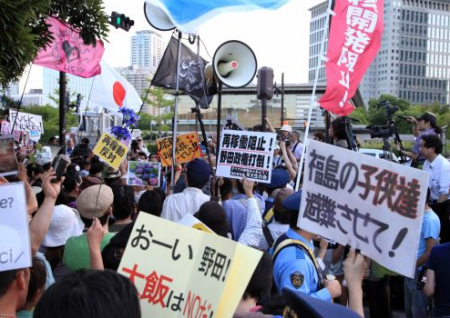 [Photos] Demonstration of 200,000 people occupied official residence74