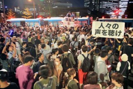 [Photos] Demonstration of 200,000 people occupied official residence71