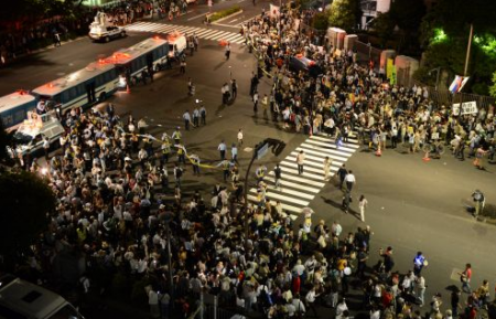[Photos] Demonstration of 200,000 people occupied official residence69