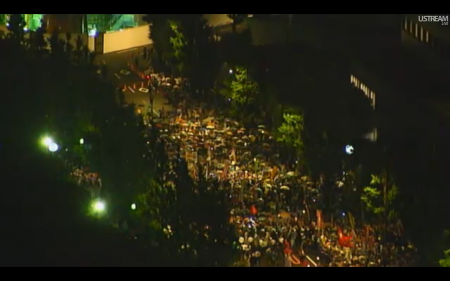 [Live] Organizer stopped protest, police shut down the exists of subway.5