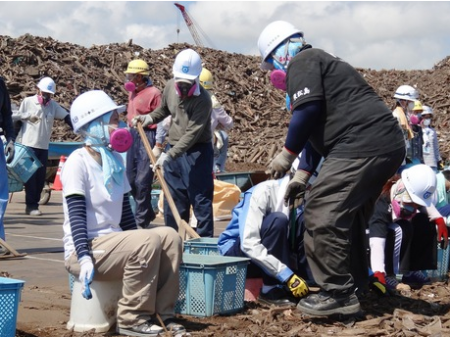 33 high school students from Tochigi worked to sort disaster debris in Miyagi 2