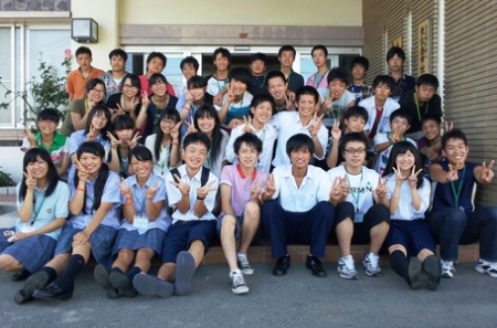 33 high school students from Tochigi worked to sort disaster debris in Miyagi 3
