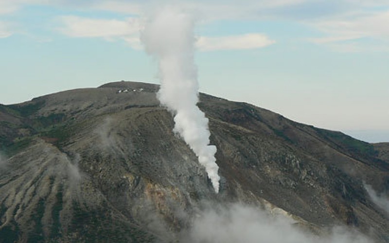 Japan Meteorological Agency raised volcanic alert level 80km from Fukushima plant / “Don’t approach the crater”