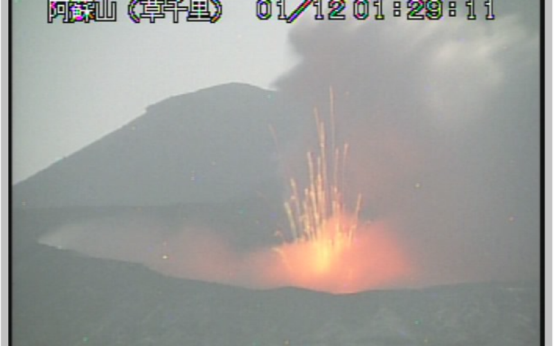 Meteorological Agency “Eruptive activity is becoming intense at Mount Aso. Volcanic tremor continues 24h/day”